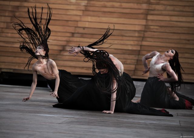 The Martha Graham Dance Company Gals Go For Broke ; Photo by Gianluca Scrofani